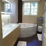 לינה וארוחת בוקר Castoria 4*
