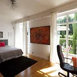 Bed & Breakfast Castoria 4*