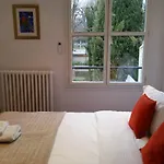 Castoria Bed & Breakfast Saint-Germain-en-Laye