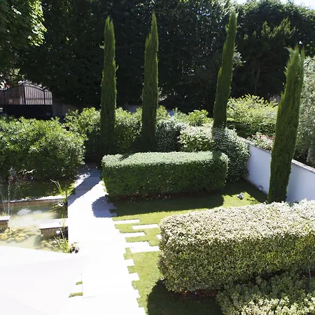 לינה וארוחת בוקר Castoria 4*