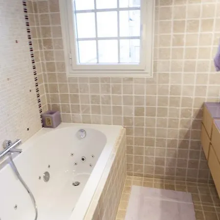 לינה וארוחת בוקר Castoria