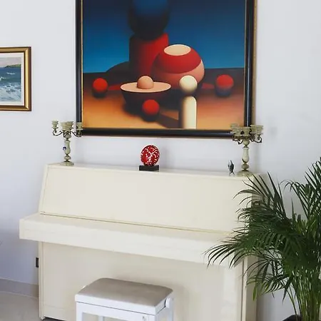 Castoria לינה וארוחת בוקר