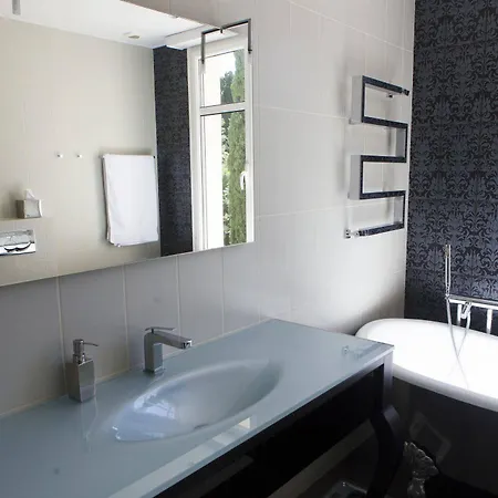 לינה וארוחת בוקר Castoria 4*