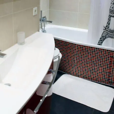 לינה וארוחת בוקר Castoria