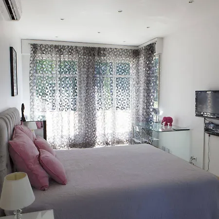 לינה וארוחת בוקר Castoria 4*