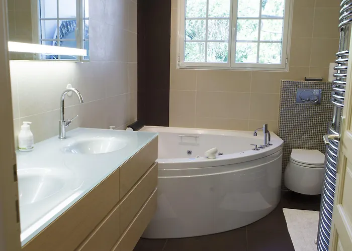 ベッド・アンド・ブレックファスト Castoria 4*