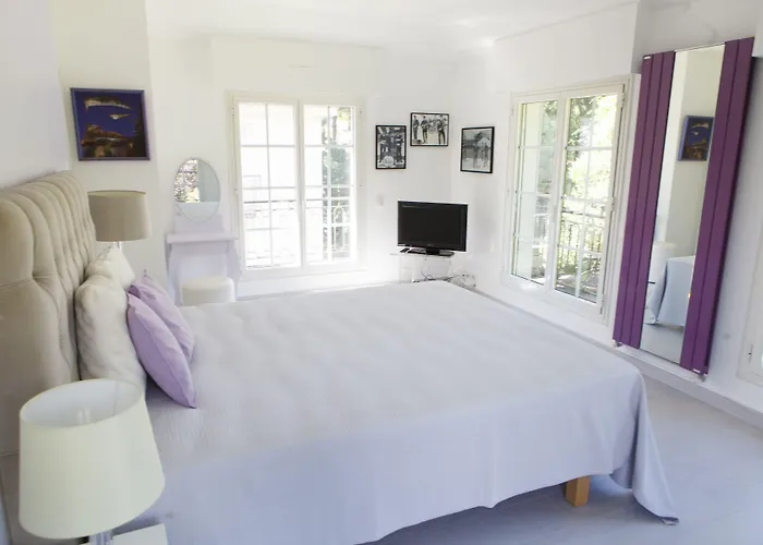 ベッド・アンド・ブレックファスト Castoria 4*