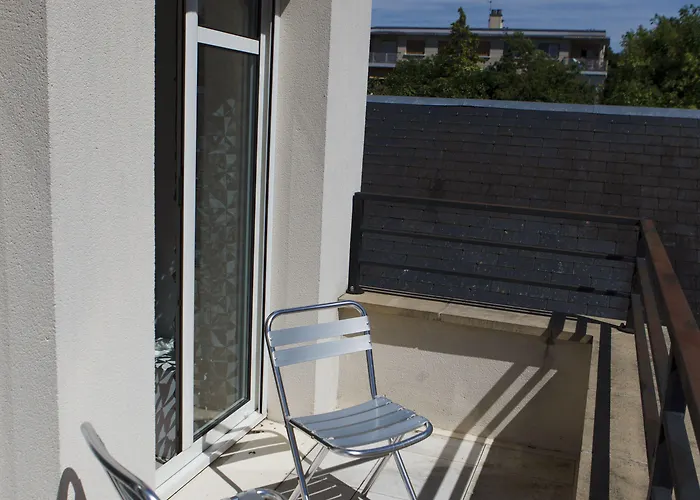 Alojamento de Acomodação e Pequeno-almoço Castoria 4*