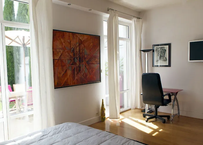 ベッド・アンド・ブレックファスト Castoria 4*